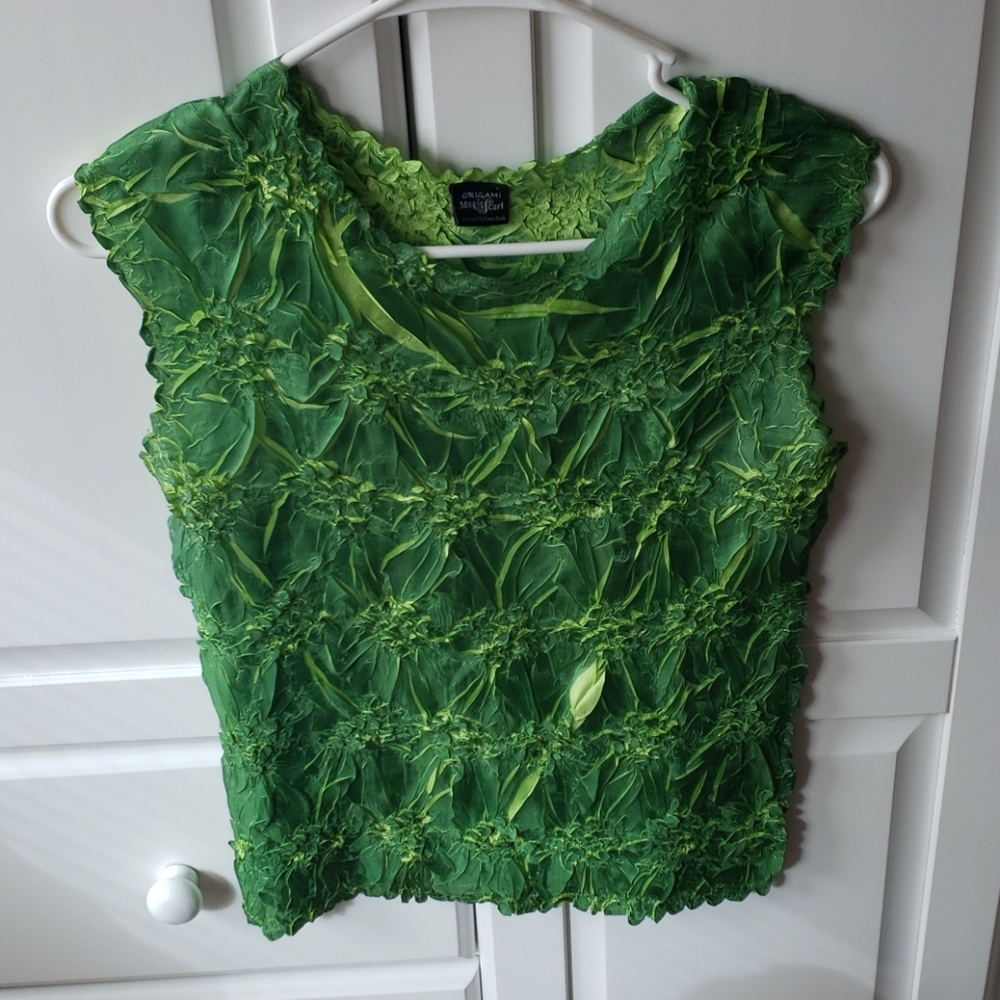 Origami Green Sleeveless Shirt Medium